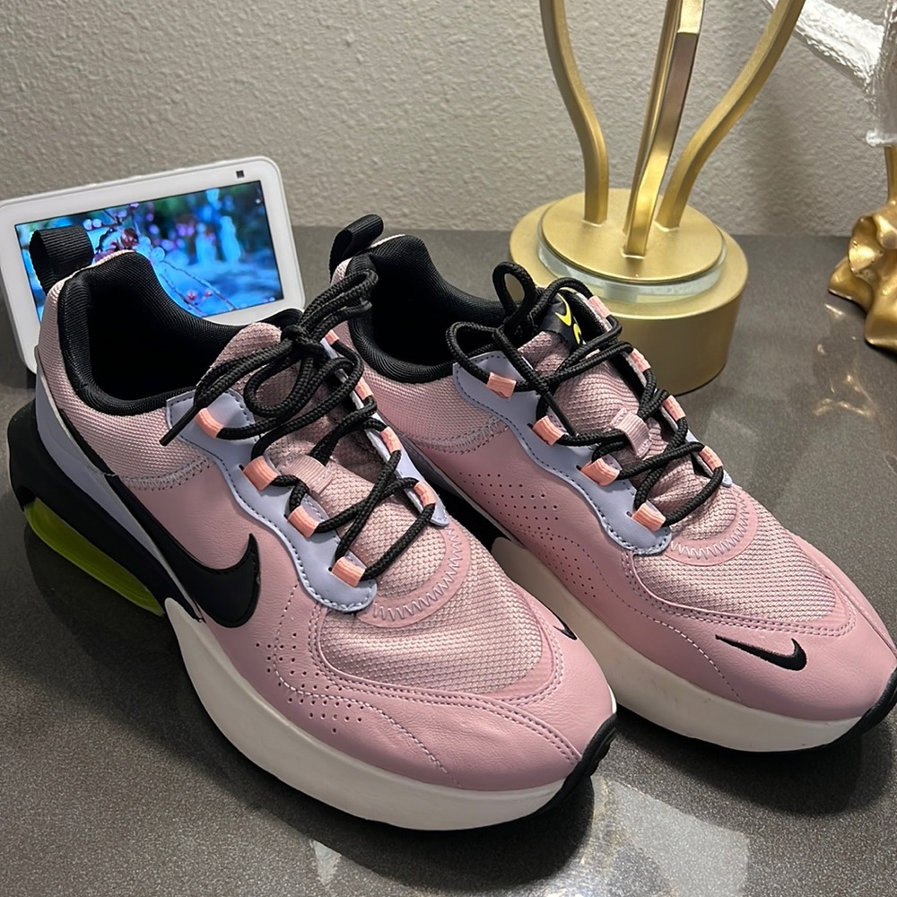 Women’s Nike Air Max Verona Size 9 Plum Chalk Black Ghost Oracle Pink